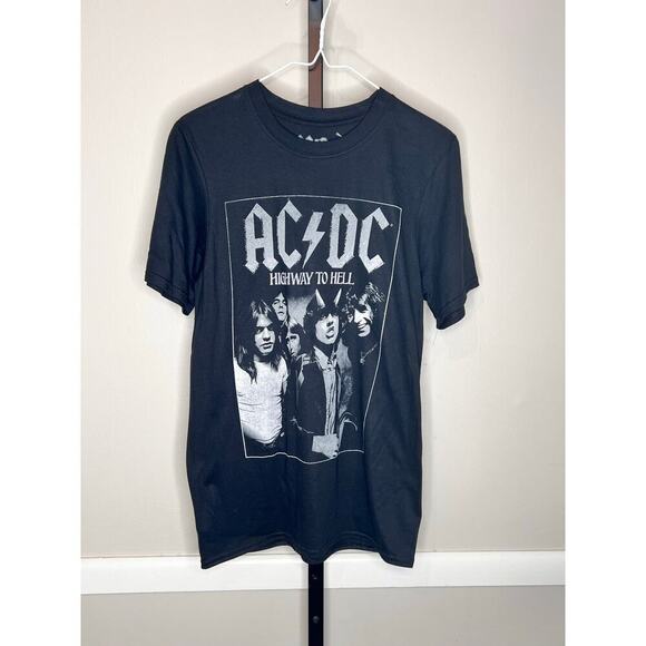 New without Tag ACDC Vintage-Style Graphic Band Tee Shirt Rock Tour - Picture 3 of 5